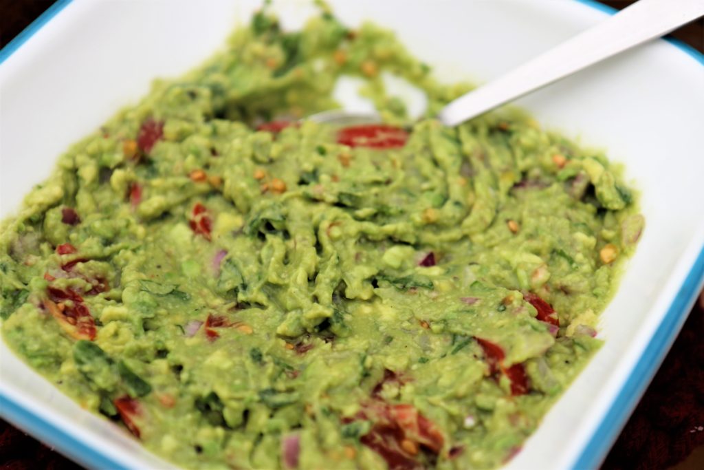 Best ever and the easiest guacamole recipe that you need #avocados #healthy #easy #vegetarian #vegan