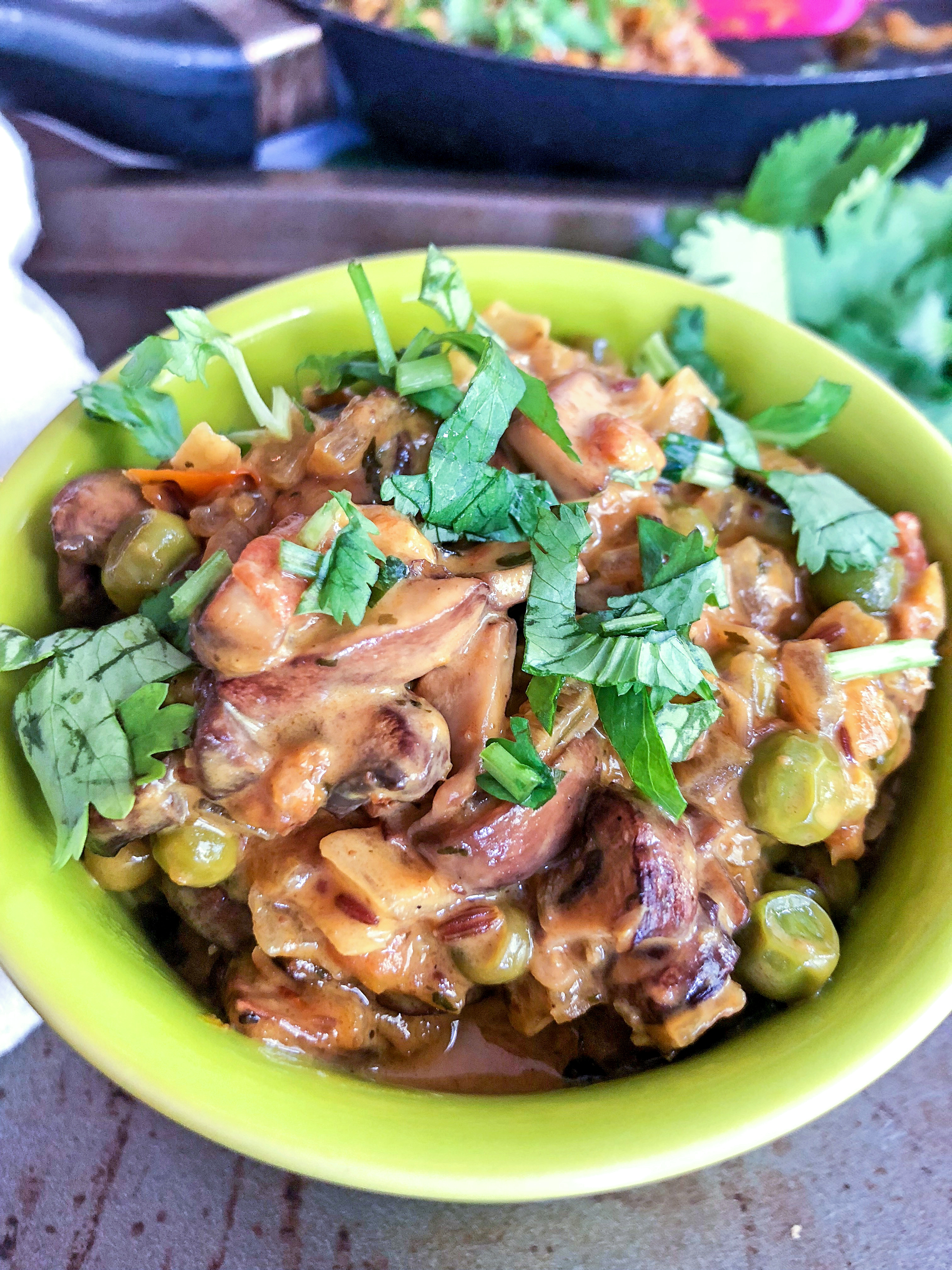 FeaturedImage Mushroom in creamy garlic curry