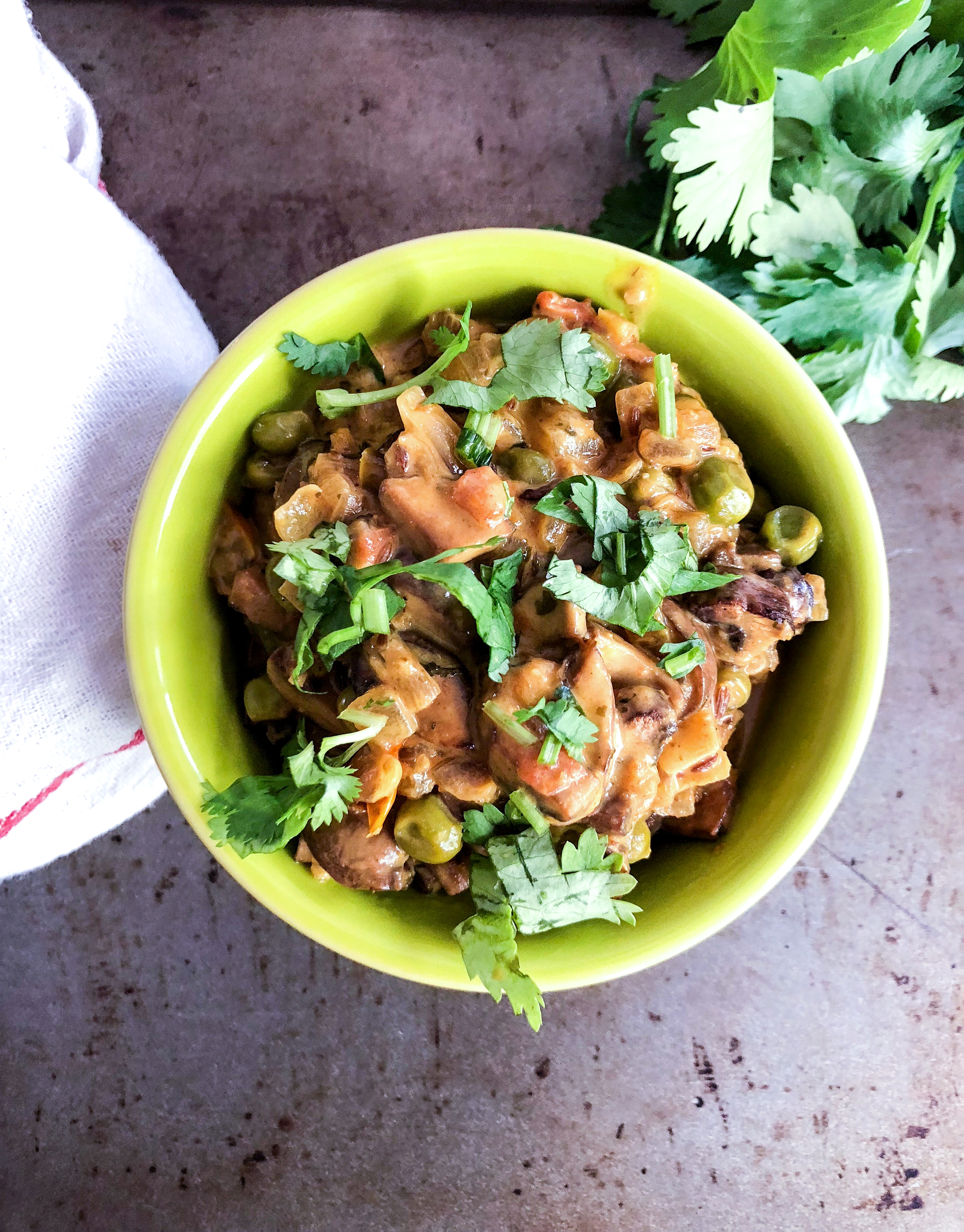 FeaturedImage Mushroom in creamy garlic curry 2