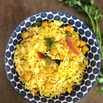 Vegan rice dish made with leftover rice. Add chickpeas, turmeric and lime juice for a flavorful and nutritious meatless dish