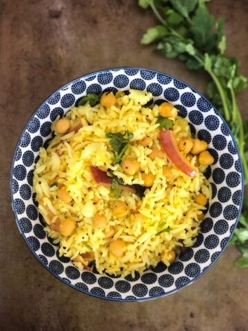 Vegan rice dish made with leftover rice. Add chickpeas, turmeric and lime juice for a flavorful and nutritious meatless dish