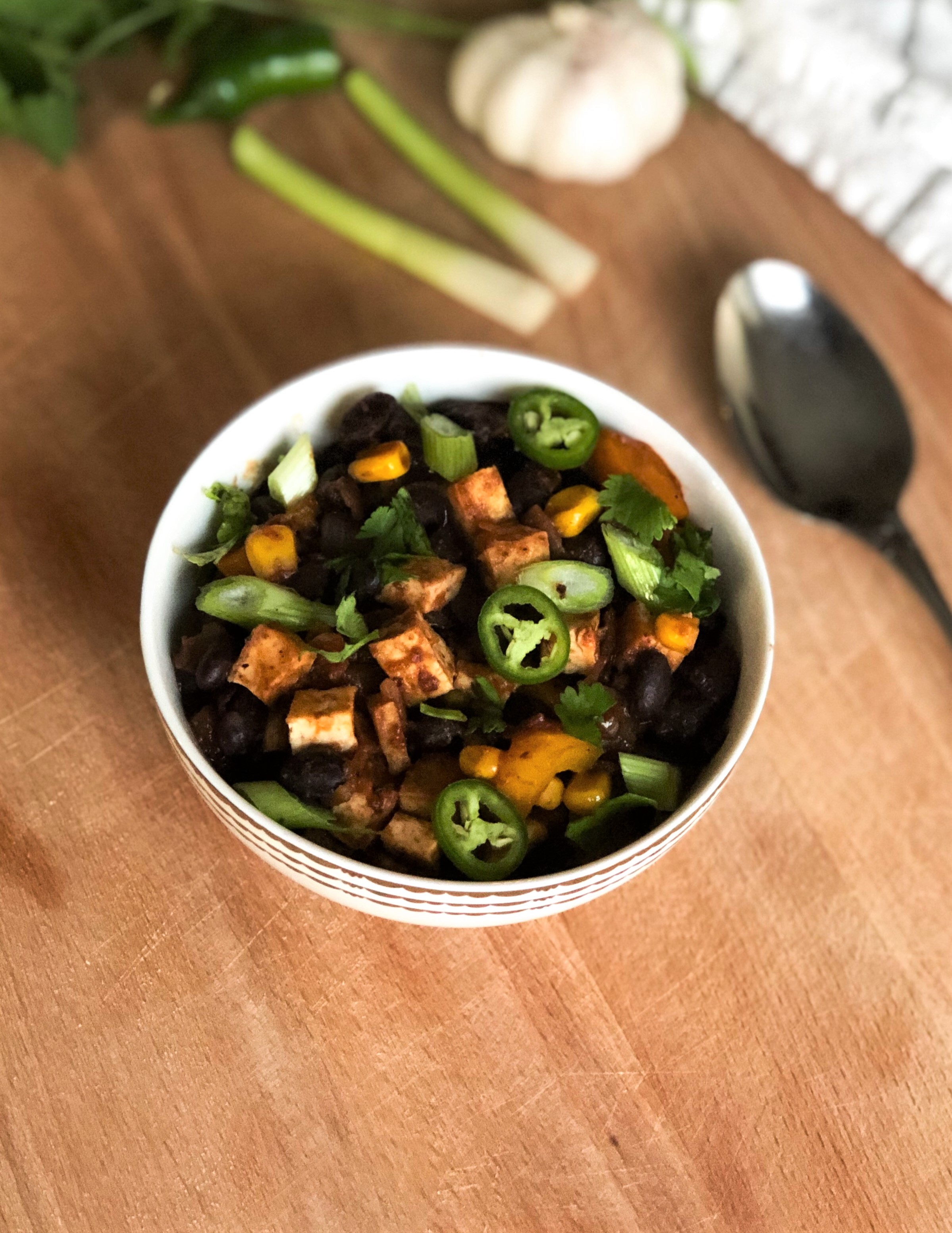 A smoky barbecue dish that is vegan? Yes please! Make this vegan tofu has with blackbeans, corn and belle peppers and you have breakfast (or dinner) sorted out.