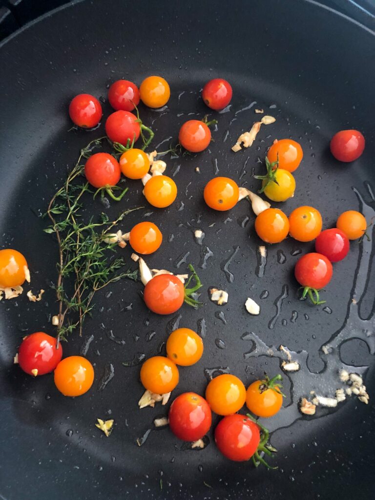 Bursting-cherry-tomatoes-for-Avocado-Pesto-Pasta