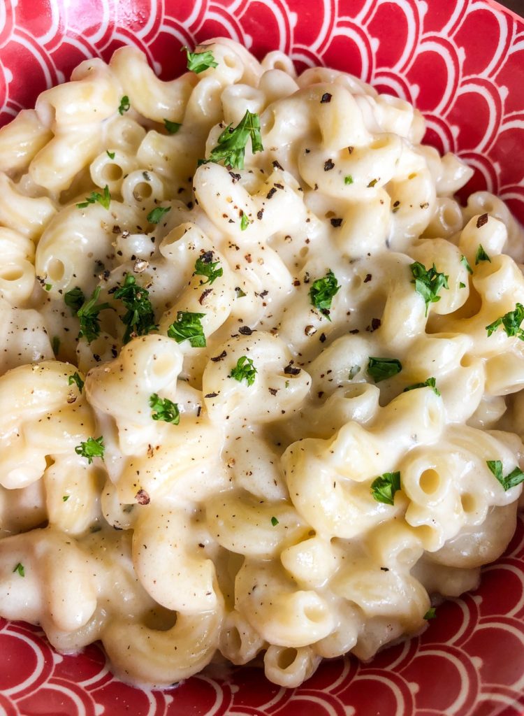 Stovetop-MacandCheese_Close-up_Top_redbowl