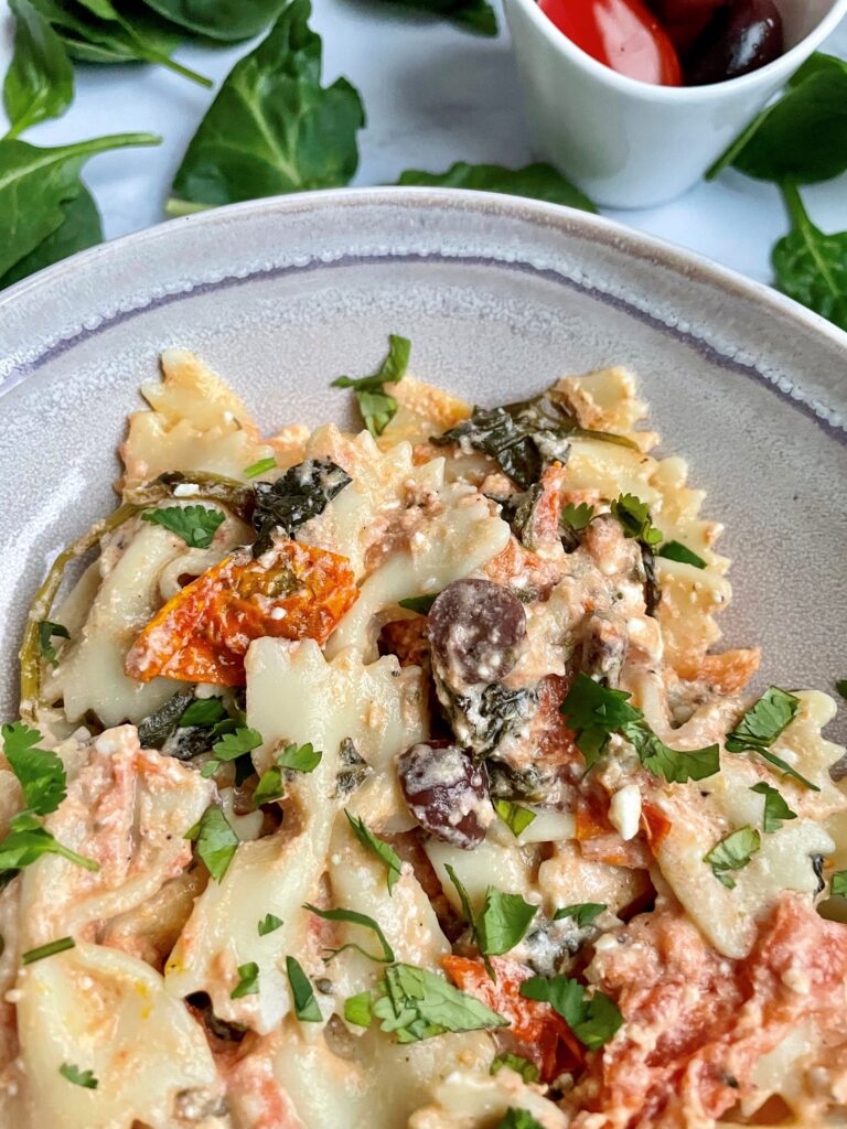 https://kitchendocs.com/wp-content/uploads/2021/02/Greek-Baked-Feta-Pasta_Glatlay_Closeup-1-768x1024.jpg