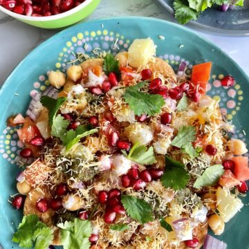 Papdi-Chaat_Flatlay_pomegranate_FI