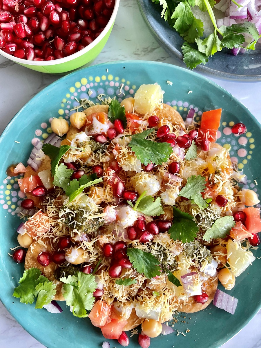 Papdi-Chaat_Flatlay_pomegranate_FI