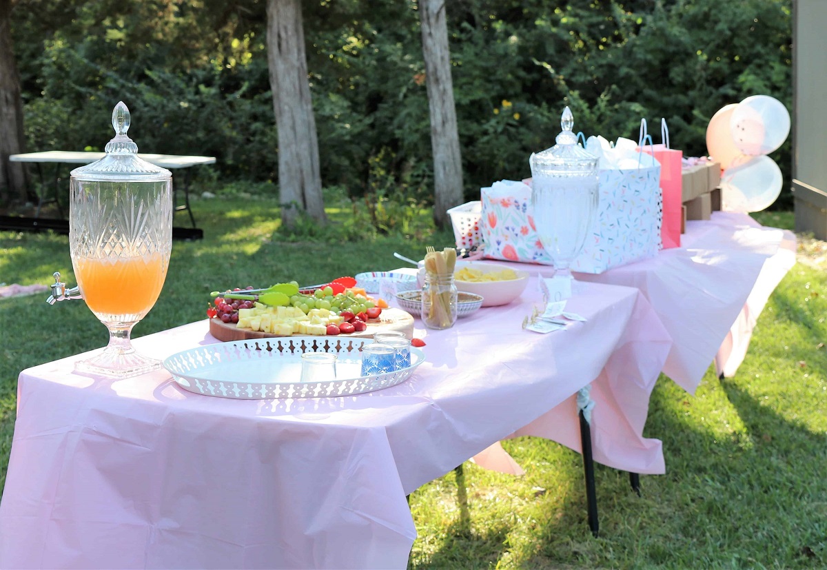 BohoChicSweet16_Backyard_Party_Foodtable