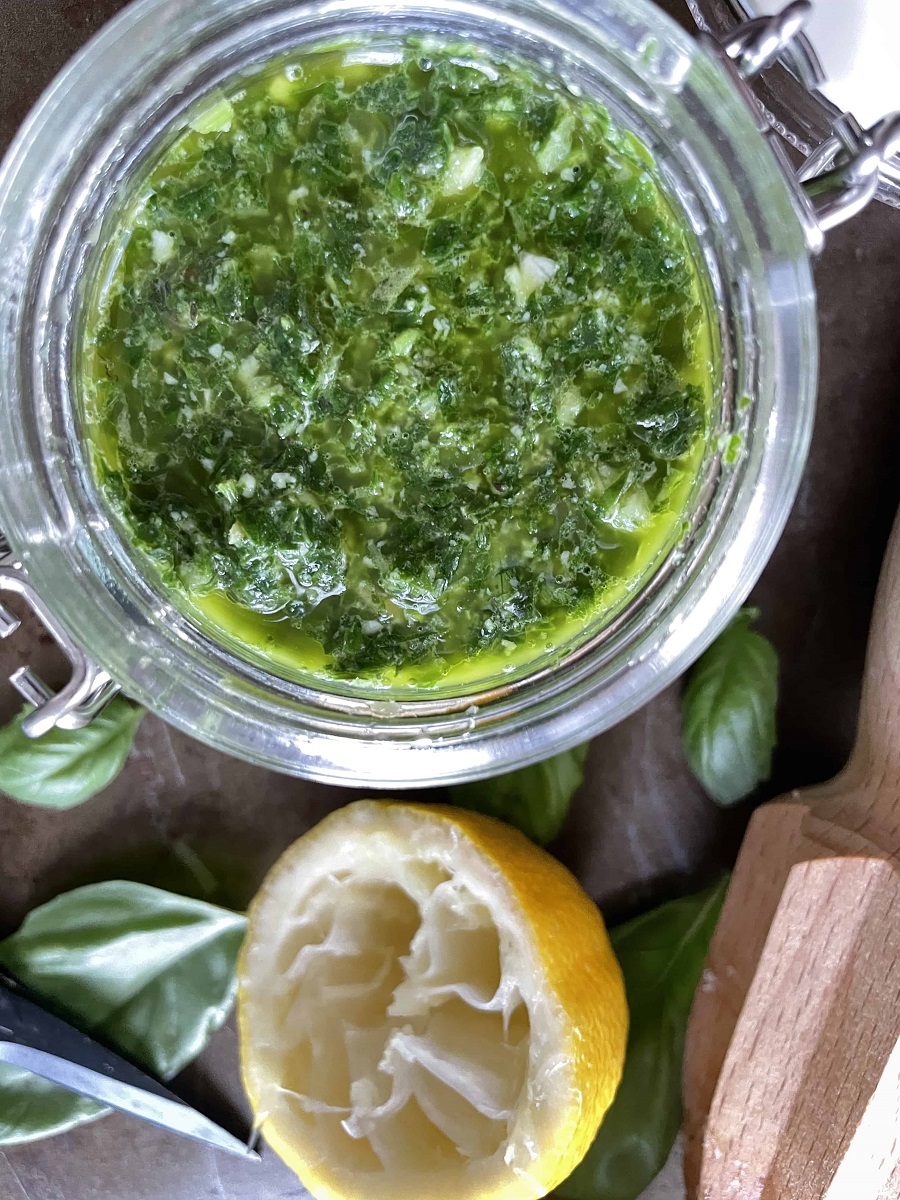 Easy-Basil-Pesto_Glass-Jar_Closeup