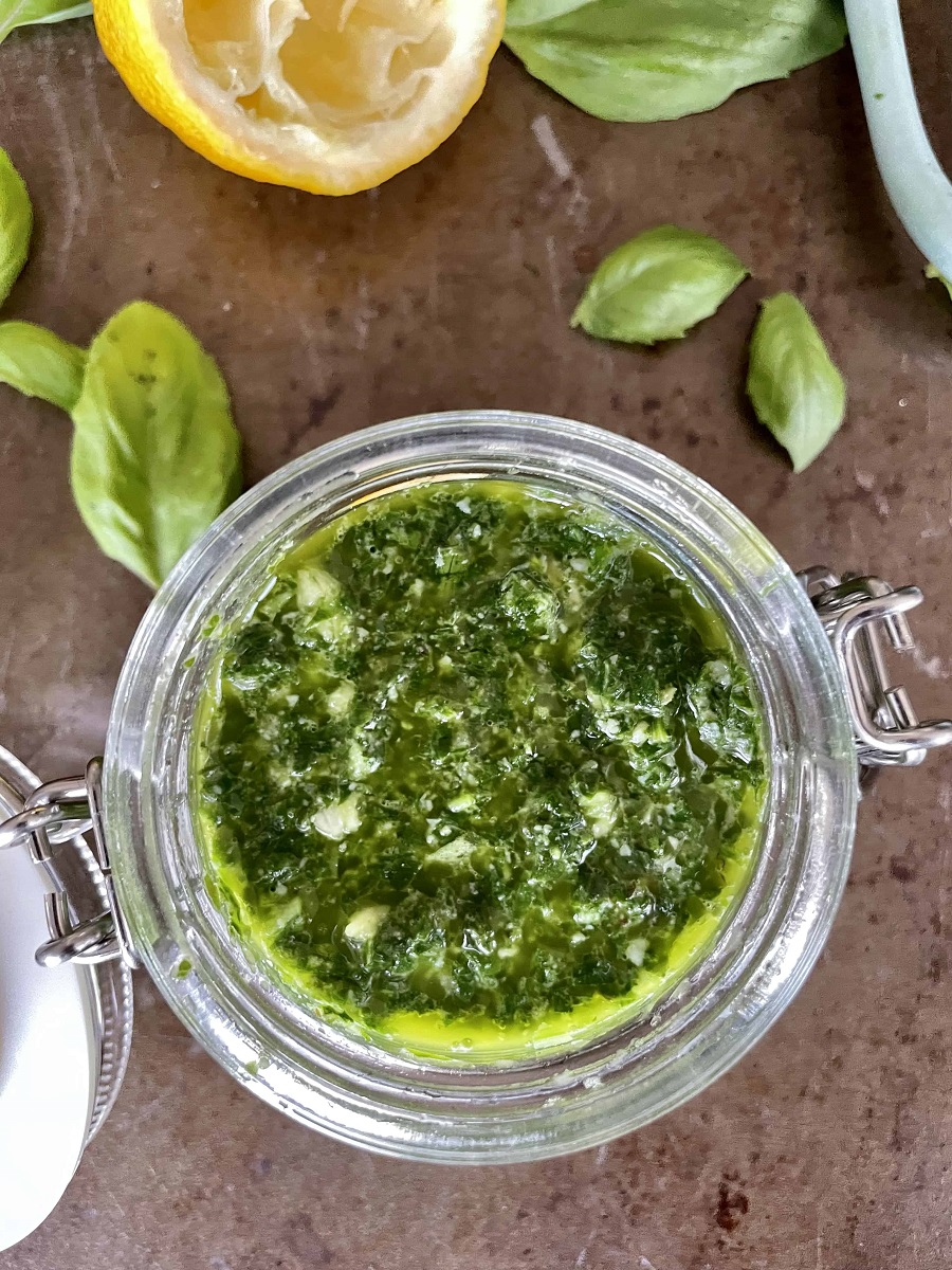 Easy-Basil-Pesto_Glass-Jar_FI