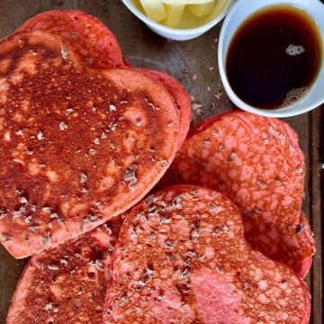 Beetroot-Protein-Pancakes_flatlay_butter_maplesyrup