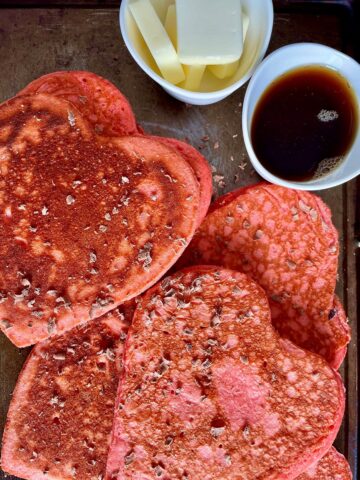 Beetroot-Protein-Pancakes_flatlay_butter_maplesyrup