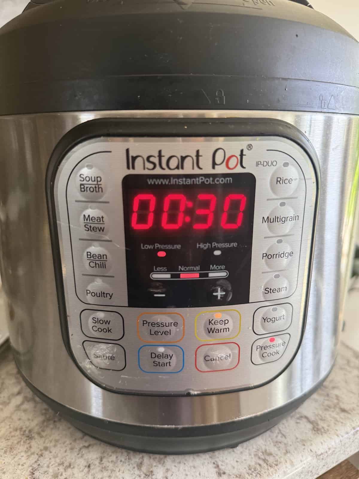 Instant pot screen showing 30 minutes on the pressure cook setting.